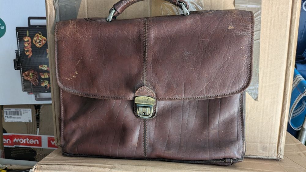 Mala de mão em pele