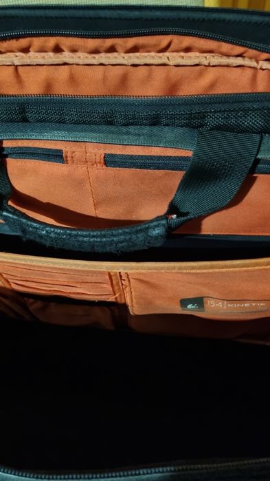Niezwykle przemyślana torba- teczka Kinetik 15.4