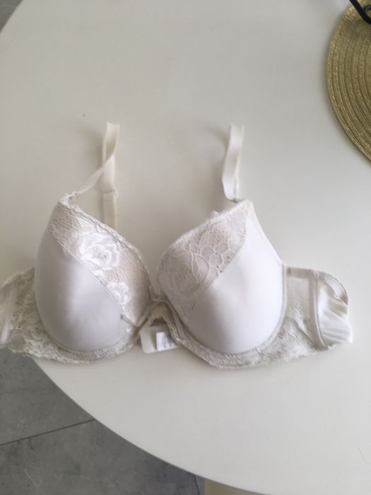 Biustonosz usztywniany