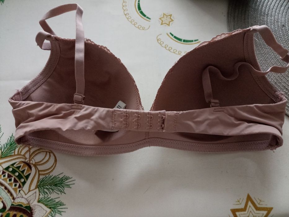 Stanik , biustonosz 75B Reserved
