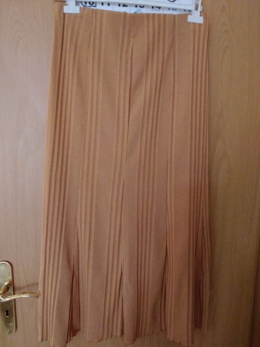 Saia comprida malha camel tam. M ZARA