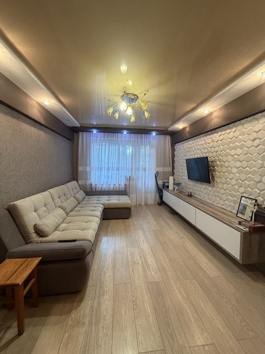 Продам 3- кімнатну квартиру на Інгульці (пр. Перемоги,18)
