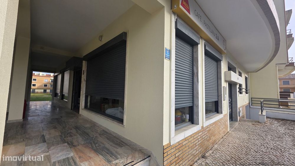 Imóvel Comercial 68m² para Arrendar em Sintra