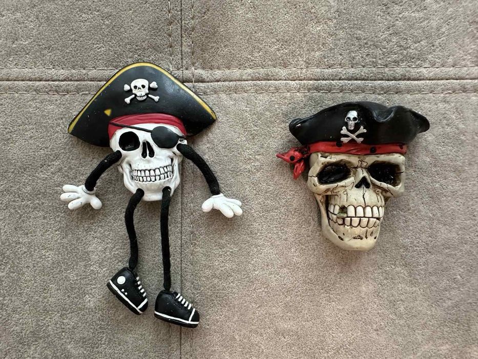 Магніти на холодильник