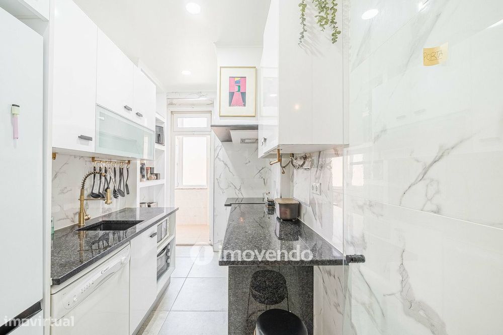 Apartamento T2 mobilado e com cozinha equipada, na Penha de França