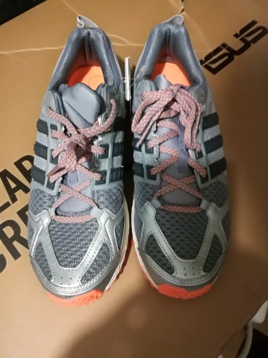 Vendo Tenis Adidas Kanadia Novos! tamanho 40.5