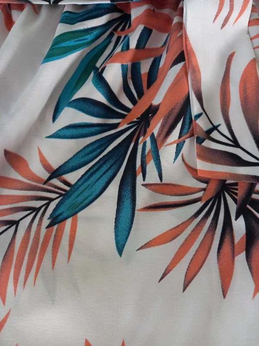 Calções em tecido com padrão floral