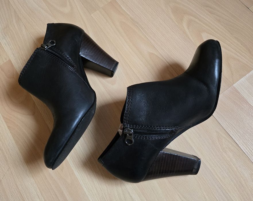 Czarne skórzane botki na słupku Tommy Hilfiger r. 40