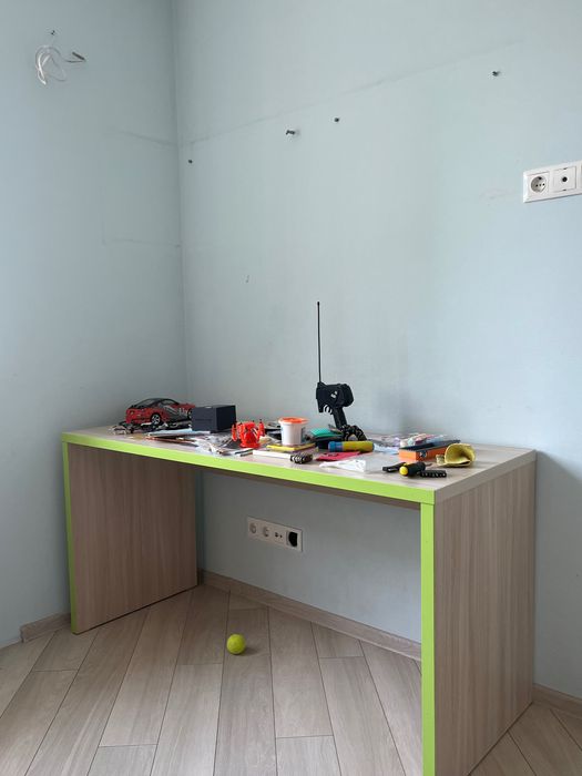 Дитяча Шафа, стіл та навісна полиця