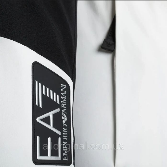 Emporio Armani лижна куртка.