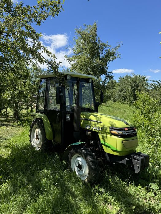 Трактор колісний