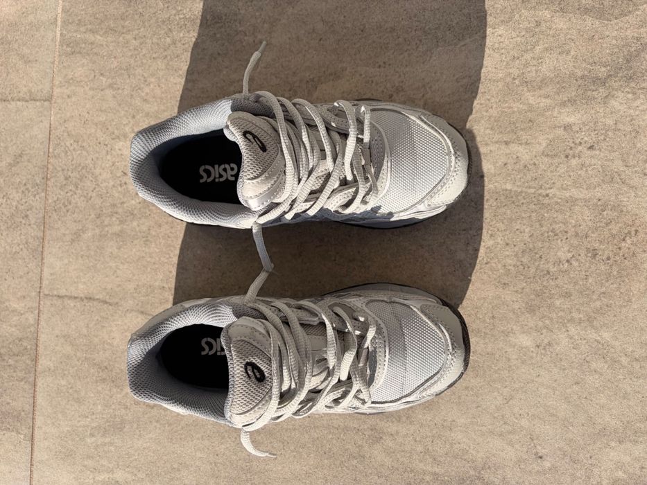 Asics gel nyc cinza e preta