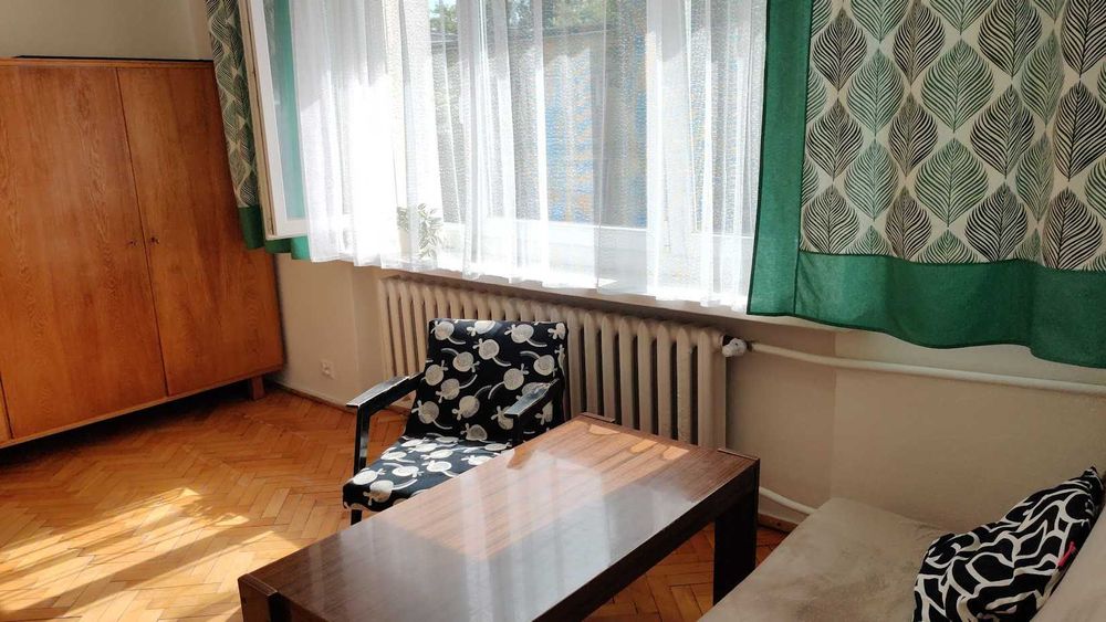 Pokój dla młodej kobiety-wynajem 430zł/m-c. Całkowity koszt 830zł/m-c