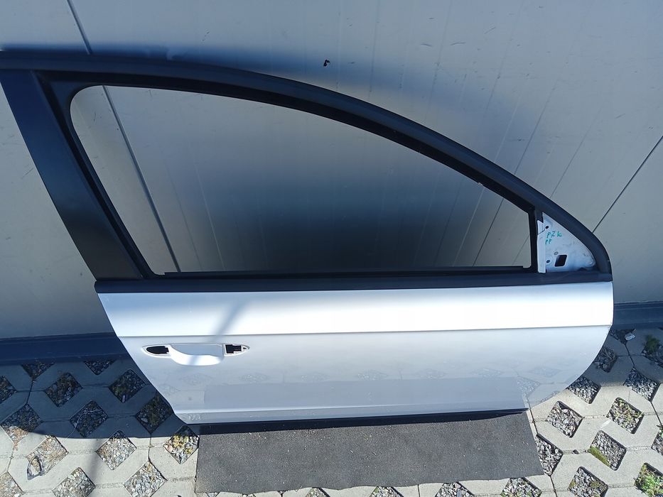 Drzwi Prawy przód białe VW Passat B7 LB9A