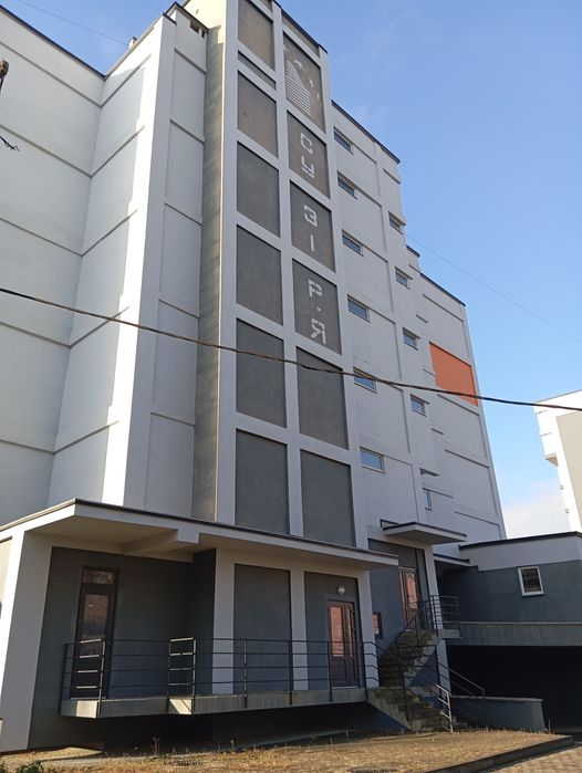 Продаж гаража у багаторівневому паркінгу з охороною і відеонагляд