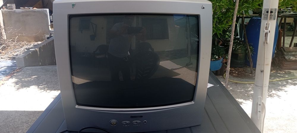 2 TVs a funcionar