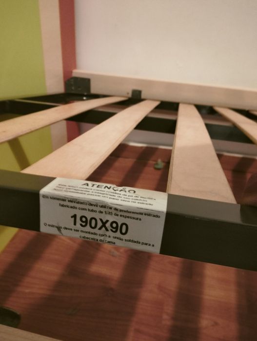 Cama criança C/ Mesa Cabeceira