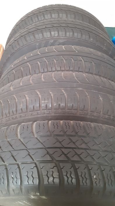 Citroen Visa 5 Jantes 185€ /3 Pneus 60€/5 Frisos 50€