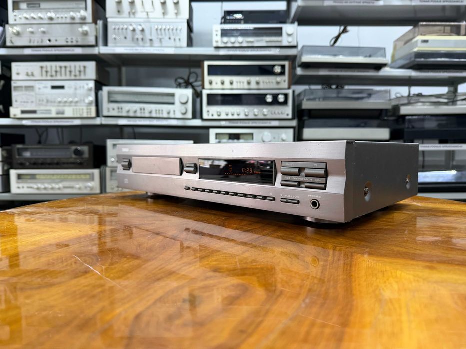 Odtwarzacz płyt CD Yamaha CDX-493 Audio Room