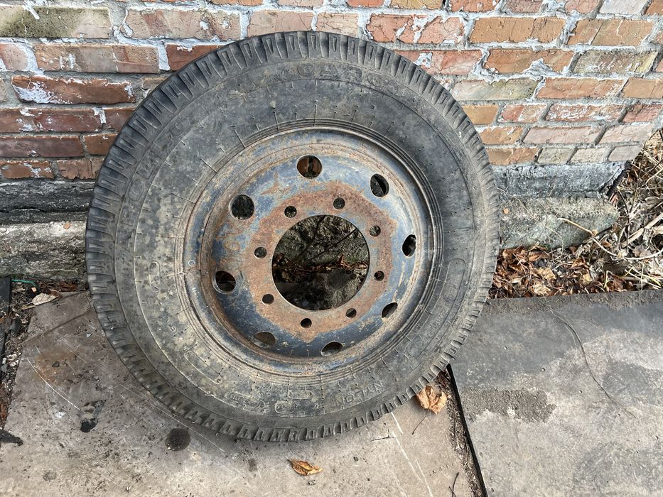 Продам колесо в зборі в гарному стані…….