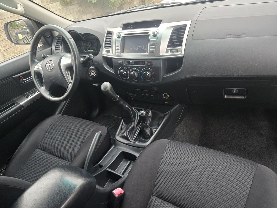 Продам Toyota Hilux 2013
