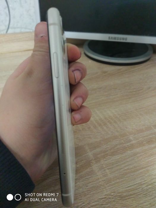 Продам айфон в нормальному стані