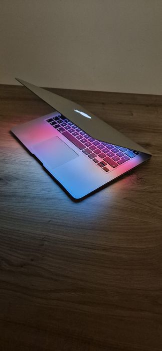 MacBook Air A1366 i5 5gen 8gb ram 120gb SSD