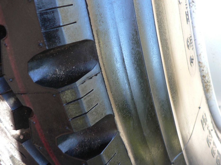 Opona z felgą 10 R / 22,5 - nowa