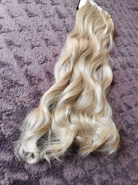 Doczepiane włosy clip in 65 cm srebrny blond fale