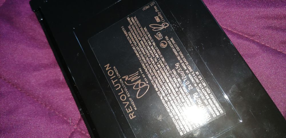 Makeup revolution paleta cieni carmi