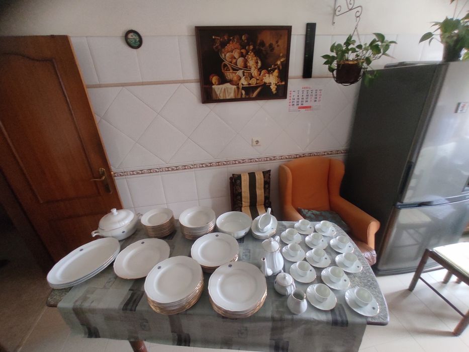 Serviço de Jantar para 12 Pessoas de Porcelana