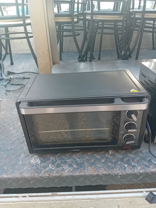 Forno eléctrico inclui tabuleiro
