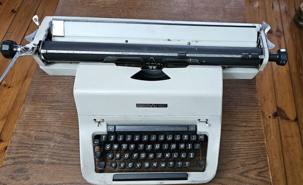 Maszyna do pisania PREDOM-ŁUCZNIK 1007