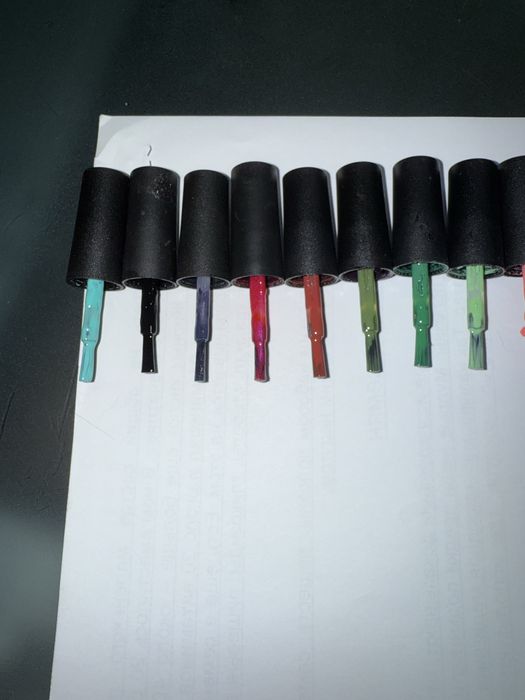 Гелі-лаки для нігтів