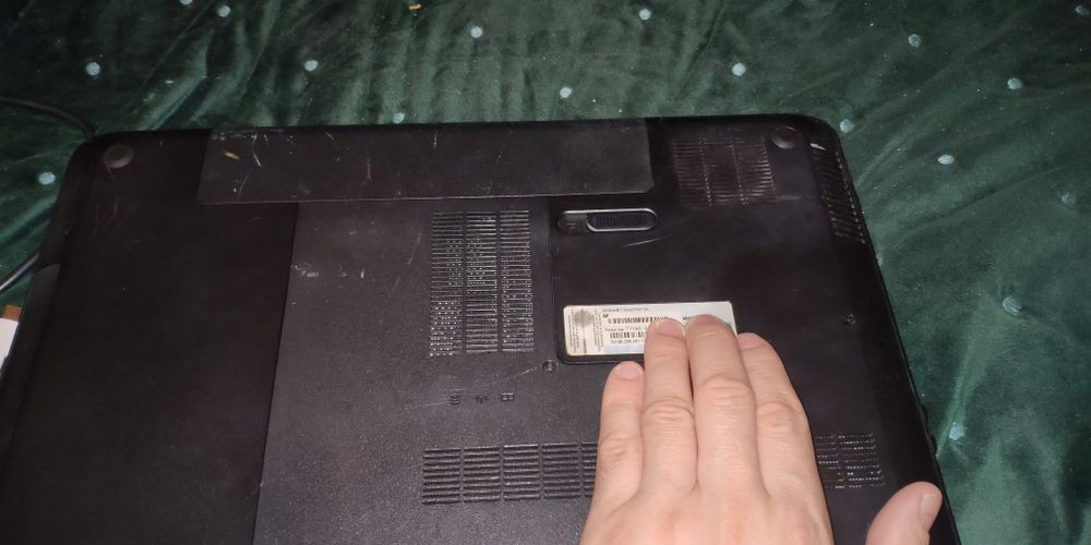 Dwa laptopy HP dv6 i Fujitsu Lifebook S751