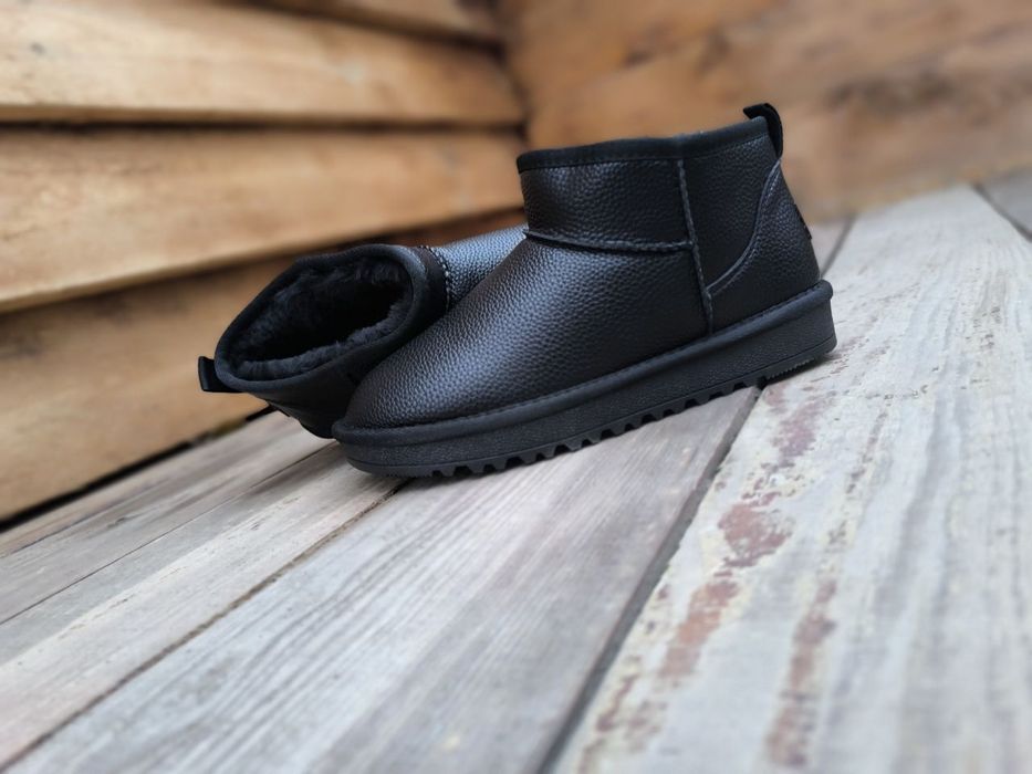 Чорні шкіряні міні короткі угги чоботи черевики жіночі ugg кожаные угі