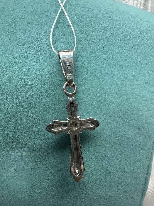 Золотой крестик с бриллиантом