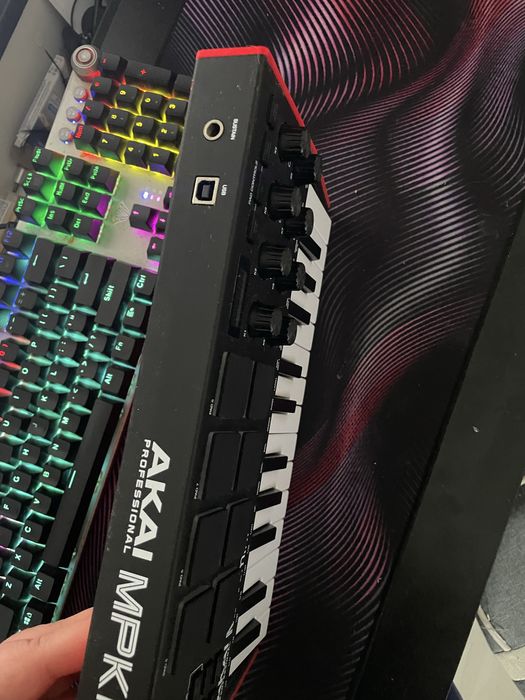 MIDI-клавіатура AKAI MPK mini (25 клавіш)