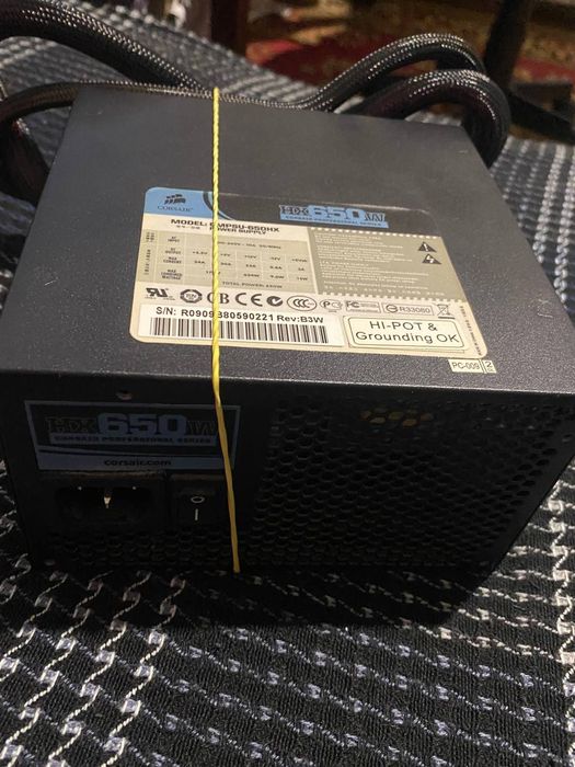 Блок питания ПК компьютерные детали живлення Corsair hx650