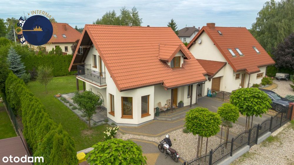 Dom po remoncie z ogrodem, jacuzzi i garażem