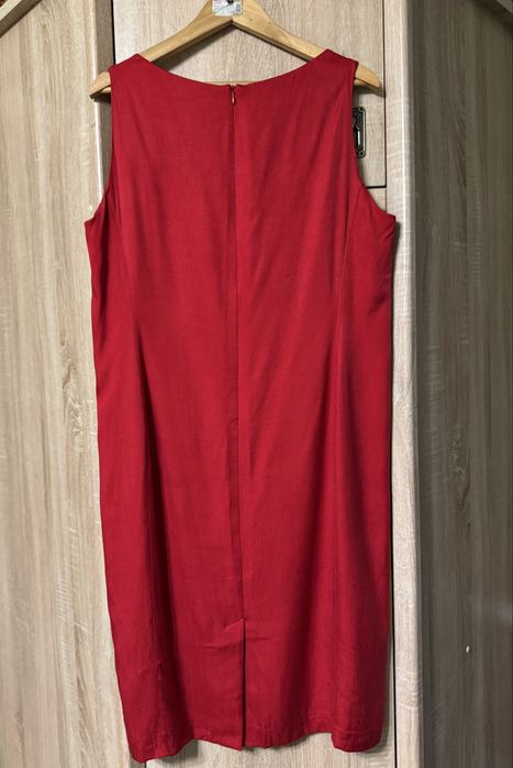 Жіноча червона сукня