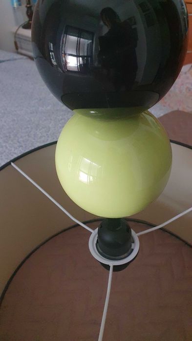 Candeeiro de sala ou quarto.
