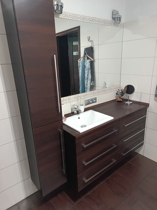 Meble łazienkowe wiszące