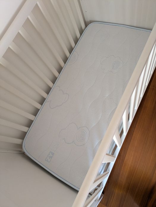 Berço IKEA + colchão  zippy baby