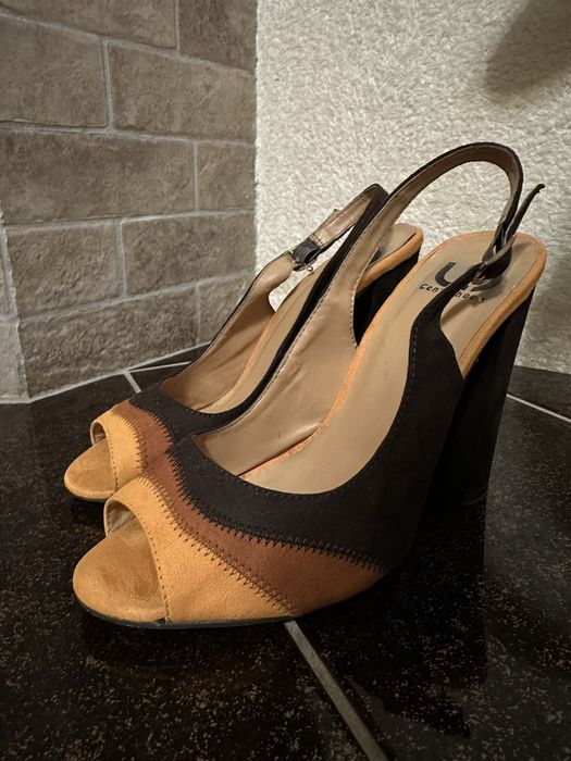 Босоніжки на підборах