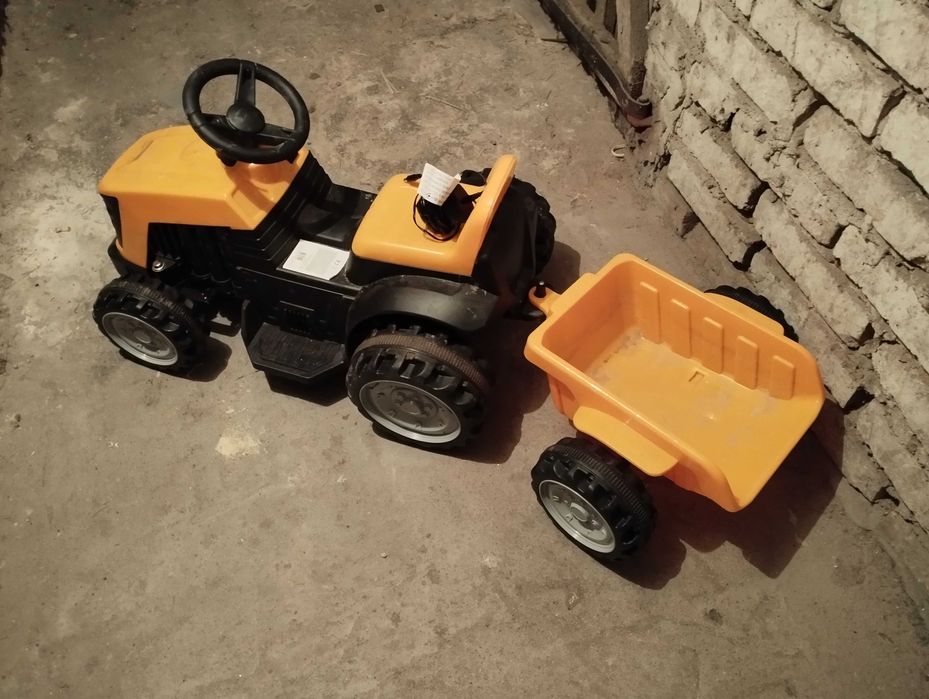 Duży Traktor na akumulator z przyczepką - Samochód 12v 6v gaz w pedale