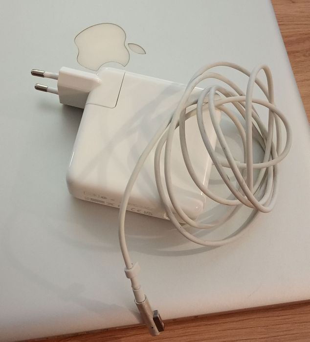 MacBook Pro 15インチ　Monterey Apple Macbook Pro 15 z Touch Bar 15,4