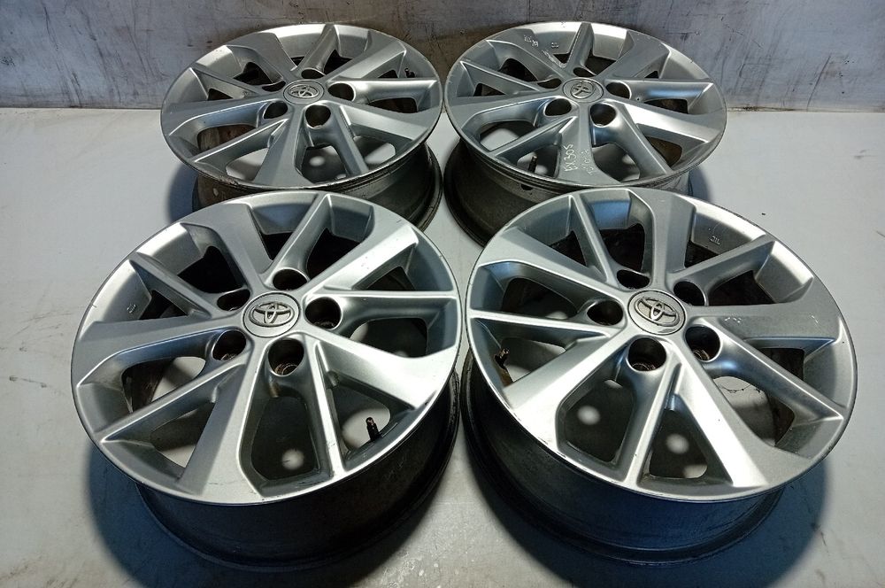 Conjunto de jantes TOYOTA Auris Touring Sports (_E18_)