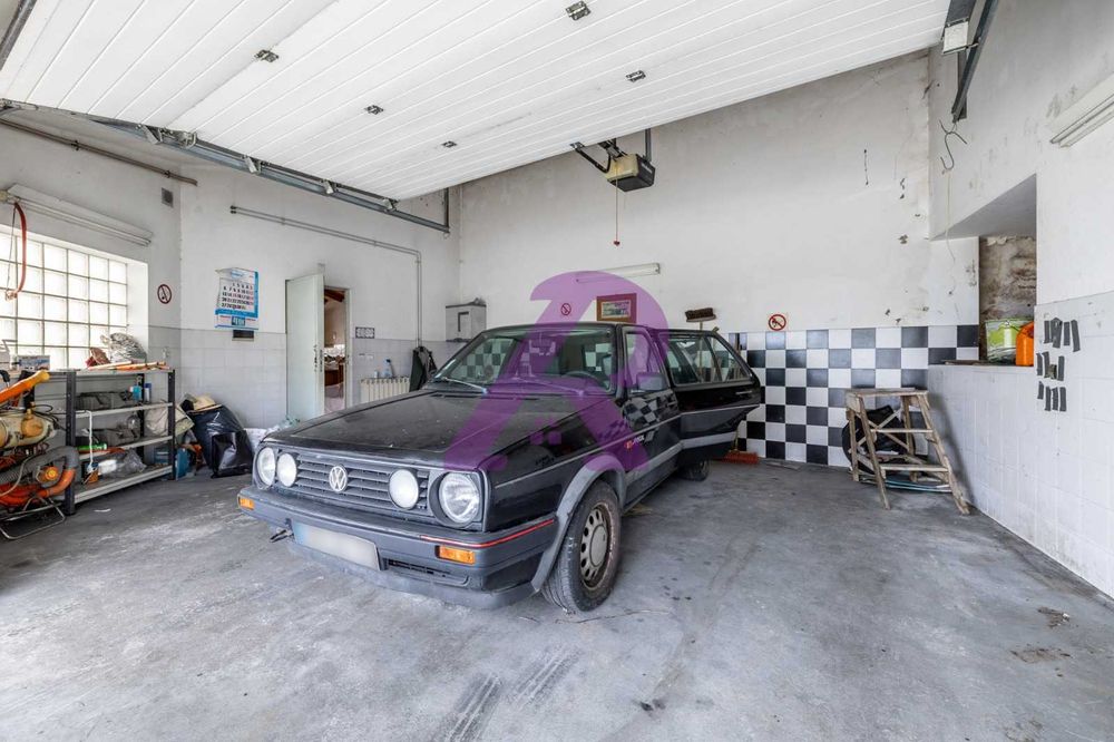 Moradia T3 + 1 com Sótão, Garagem e Terreno – Batalha