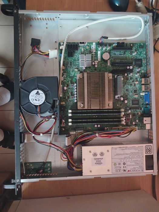 Supermicro X9SCL-F сервер